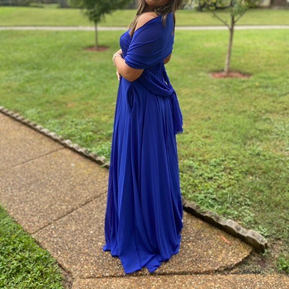 Prom dress from David’s bridal. It’s in perfect condition and it has pockets. - Picture 2 of 10